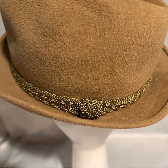 Vintage Beige Fedora Hat with Decorative Band - Picture 4 of 6